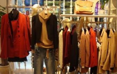 校園創業新典范 大學生服裝店線上線下雙管齊下，年入百萬的生意經